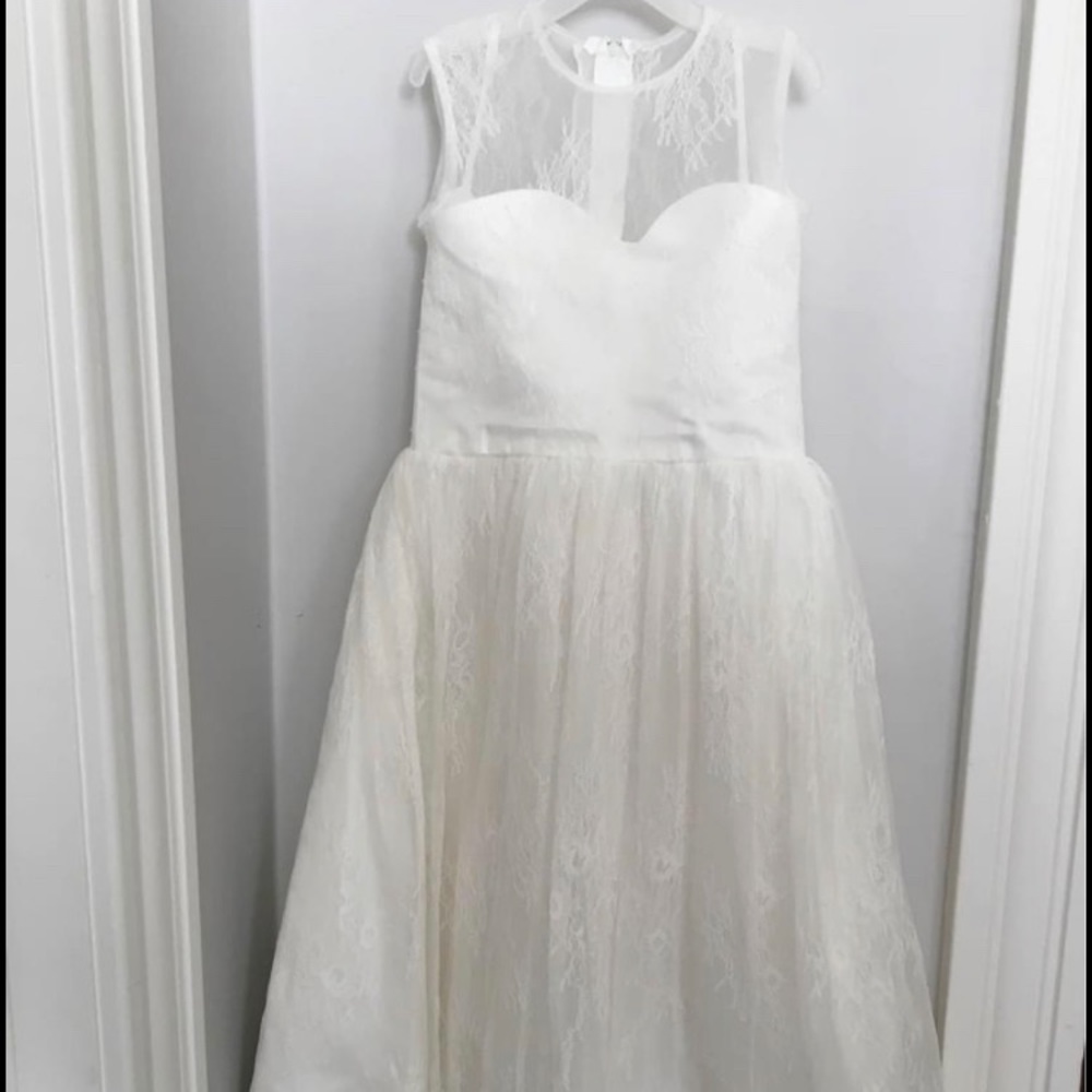 Hi! I'm Flowergirl Lace Dress! 🤍